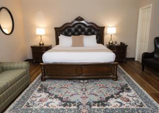D. Hotel Suites & Spa - Holyoke - 7