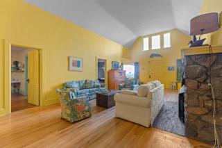 Lorraine Bay Private Waterfront Escapes Main House and Cottage Rentals - Port Colborne - 7
