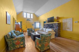Lorraine Bay Private Waterfront Escapes Main House and Cottage Rentals - Port Colborne - 8
