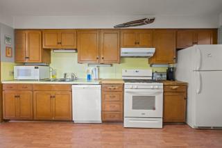 Lorraine Bay Private Waterfront Escapes Main House and Cottage Rentals - Port Colborne - 3