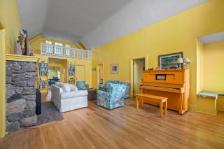 Lorraine Bay Private Waterfront Escapes Main House and Cottage Rentals - Port Colborne - 5