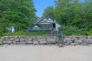 Lorraine Bay Private Waterfront Escapes Main House and Cottage Rentals - Port Colborne - 9