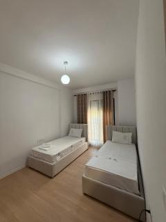 Nene Tereza Airport Apartment - Valias - 3
