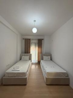 Nene Tereza Airport Apartment - Valias - 4