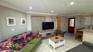 Surf & Serenity on Sea, by Jono & Erik - Jeffreys Bay - 7