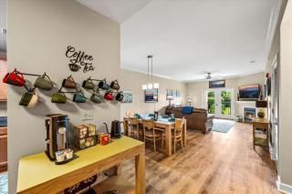 Smoky View Haven- Indoor and Outdoor Pool, Playground, Walking Trail, Hot Tub - Pigeon Forge - 6