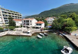 Villa Valentino - Next to Portonovi and First Row to the Sea - 4