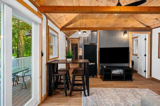 Lakeview King Suite-Arbutus-Boat Docks - Traverse City - 2