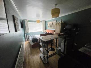 Twenty-One Retreat Surrounded by open landscapes - Rowley Regis - 5