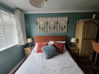 Twenty-One Retreat Surrounded by open landscapes - Rowley Regis - 4