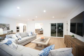 Awesome 5 bedroom 3 bath pool home with in-ground jacuzzi - Orange - 1