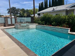 Beautiful Remodel 3 Bedroom 2 bathroom Home with Pool & Jacuzzi - Fullerton - 5