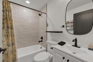 Elegant and Stylish Glenmoor Abode - 5 min to Town - Fredericksburg - 7