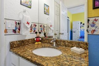 3 miles to Disney, water park, kids disney rooms, pool table, air hockey, private pool and spa - Orlando - 4