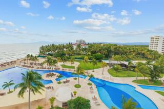 Beachfront Oasis with Pool Views and Balcony - Nuevo Vallarta - 8