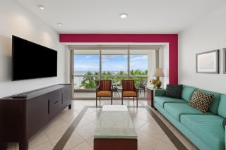 Beachfront Oasis with Pool Views and Balcony - 9