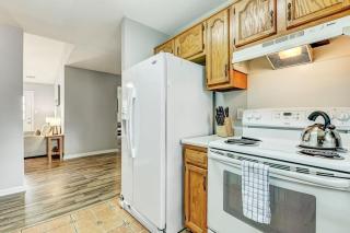 Pet-Friendly Stay with Patio & BBQ Near Historic Downtown - 3