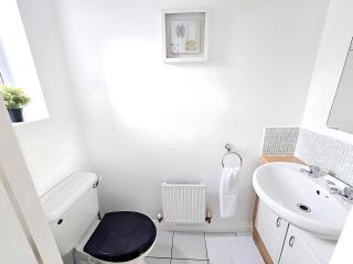 2ndHomeStays- Bilston- Contractors Friendly Townhouse - 4