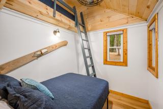 Lakeview Cottage with Pontoon Rentals - Traverse City - 3