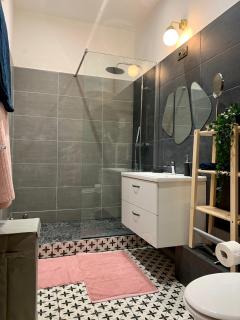 Le Quatre superbe T2 Internet WiFi Coeur historique Parking 45 m2 - 1