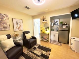 Cozy Private Apartment - Stylish & Spotless - Orlando - 1