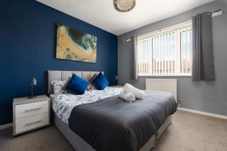Group Stay Sleeps 8 Speke - Hale - 3