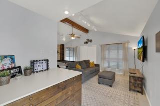 Huge Luxury Home with Hot Tub and Sauna - 2 mi to Dwntn - Fredericksburg - 5