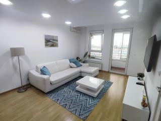 Premium Belvil apartment, free parking - 0