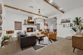 Poplar Place Main House with Hot tub-1 mi to Main St - Fredericksburg - 4