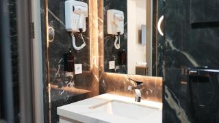 Urban Calm Pool&Spa By Avant Hotels - - 4