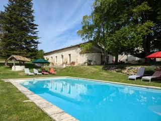 Gîte 4 étoiles proche d'Angoulême avec piscine chauffée - - 0