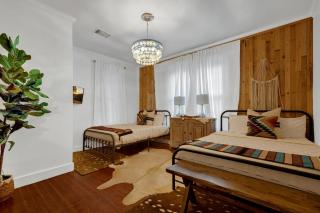 Poplar Place Main House with Hot tub-1 mi to Main St - Fredericksburg - 2