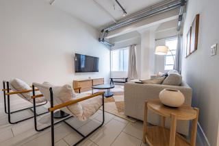 Industrial Style 2BR Condo Downtown LA With Rooftop! - 3
