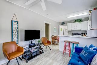 Seaside Location, Beach, Dining & Shops Nearby - 3