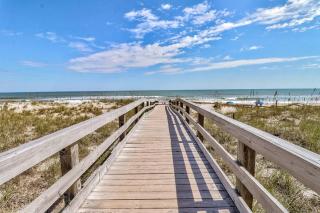 Kraken's Den * Oceanview * Steps to ocean * Pool - Carolina Beach - 3