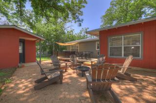 Luxury Mid Century Charmer Near Historic Main St - Fredericksburg - 4