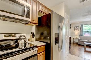 Covered Patio & Fenced Yard! Lovely in Laurelwood - Savannah - 9