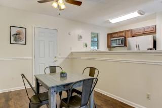 Covered Patio & Fenced Yard! Lovely in Laurelwood - Savannah - 7