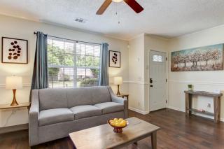 Peaceful Laurelwood Home with Covered Patio & Yard - Savannah - 5