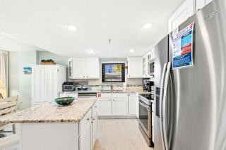 Steps to Paradise: Ground-floor 2BR/2BA beachfront condo, sleeps 8, Gulf views! - 5