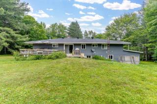 Private cottage with 26 acre & outdoor games - Bracebridge - 0