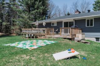 Private cottage with 26 acre & outdoor games - Bracebridge - 1