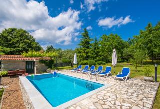 Villa Teodora, an ideal holiday hideaway for families and friends - Krapan - 0
