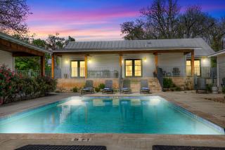 Schubert Inn Combo with Pool - Fredericksburg - 9