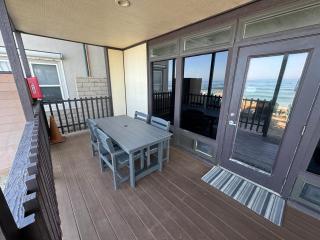 Beachfront Retreat - Oceanside - 1