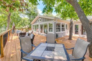 Lake Hamilton Views Hot Springs Family Home! - 0