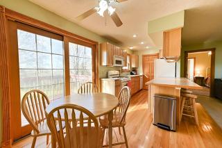 Broomhead Farmhouse Apt Traverse City - Williamsburg - 6