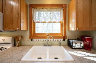 Broomhead Farmhouse Apt Traverse City - Williamsburg - 3