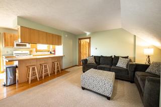 Broomhead Farmhouse Apt Traverse City - Williamsburg - 1