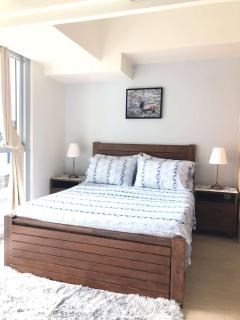 Cosy 1BR Uptown BGC with Balcony and Swimming Pool - 6